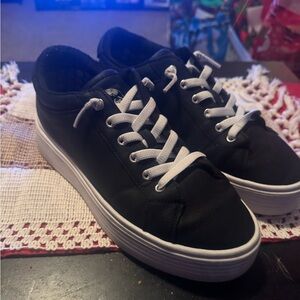 Women’s slip on Roxy sneakers